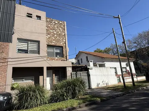 Venta en Block Casa + Triplex - Ideal Vivienda más renta - Munro
