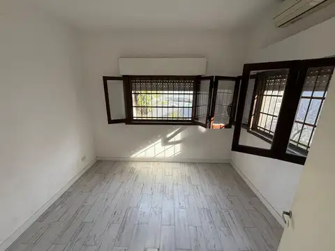 Casa en Alquiler con 1 cochera