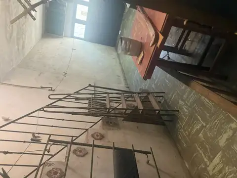 Casa 6 ambientes con 2 baños