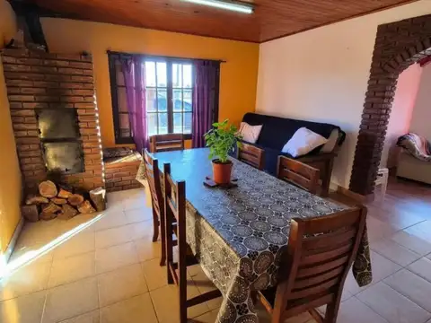 Venta casa de cinco ambientes, con cochera y jardín en Mar de Ajó, Partido de La Costa, Buenos...