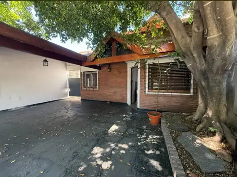 Casa en venta 4 ambientes en Castelar Norte
