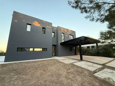 Casa en venta El Naudir 5 dormitorios al agua