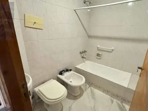Depto Tipo Casa 6 ambientes con 5 baños