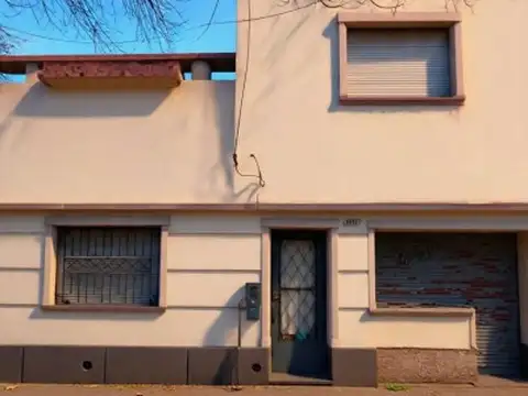 Casa 5 ambientes con 1 baño