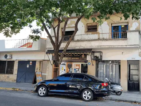 Departamento tipo casa  3 Ambientes con fondo libre Villa Pueyrredon