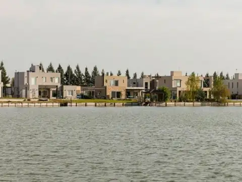 Lote en Venta con Proyecto en Barrio Cruz del Sur