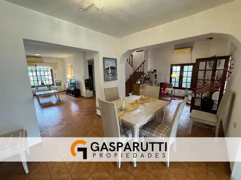 Casa 4 ambientes con 3 baños