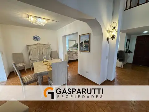 Casa en Venta con 3 cocheras