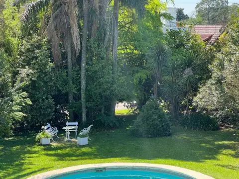 Casa en Alquiler con 2 cocheras