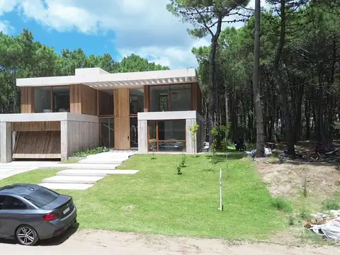 Casa en Venta, Pinamar Norte, 5 dormitorios c/ jardín y pileta