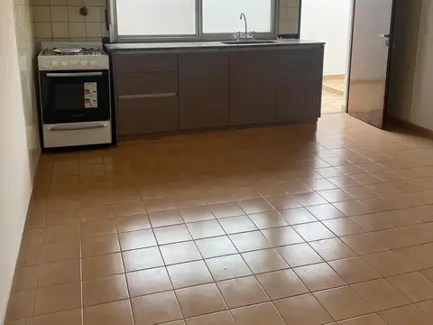 PH 3 AMBIENTES EN PRIMER PISO POR ESCALERA EN VILLA ADELINA MUY BUENA UBICACION
