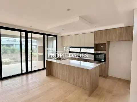 Casa en Venta en Pilar del Este - Santa Lucia, USD 249.000