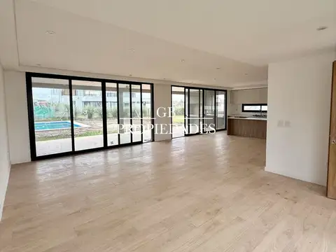 Venta de Casa 5 Ambientes en Santa Lucia, Pilar