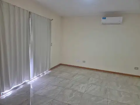 Casa 5 ambientes con 4 baños