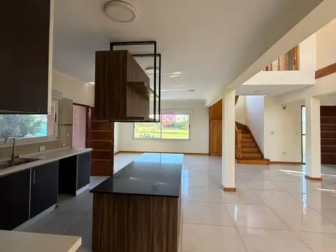 Casa en Alquiler en Ayres Plaza, USD 2.150