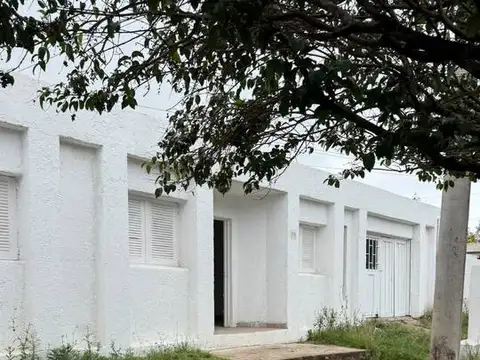 Casa 5 ambientes con 1 baño
