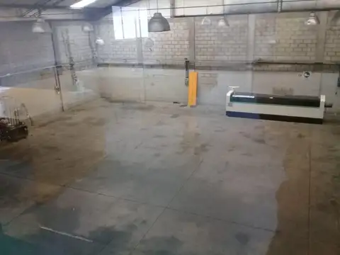 Venta Galpón 1200 m2 cubiertos en Caseros