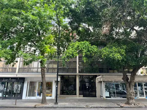 47 e/ 10 y 11 767 Piso 9 Departamento D