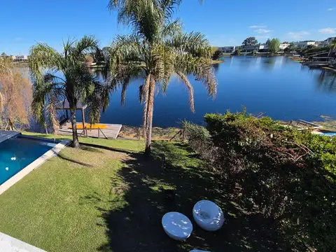 Casa 8 ambientes con 3 baños