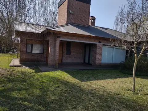 VENTA QUINTA, EN BARRIO ESTUDIANTES DE MERCEDES B.