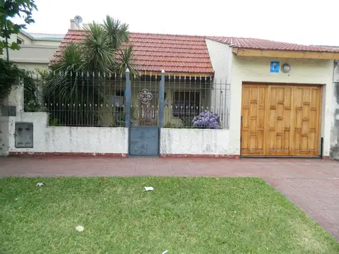 AMPLIA CASA CON PILETA Y QUINCHO | EXCELENTE ESTADO | APTA CRÉDITO