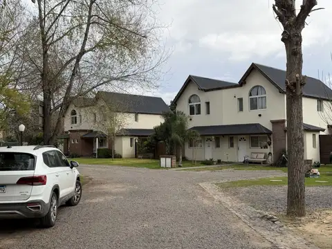 Casa de 3 dormitorios en venta bajas expensas apto credito hipotecario