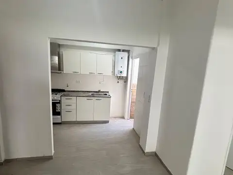 3 AMBIENTES REFACCIOONADO TODO A NUEVO - PATIO LAVADERO Y COCINA EQUIPADA - BAJAS EXPENSAS OPORT.
