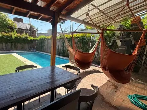 Casa en Venta con 2 cocheras