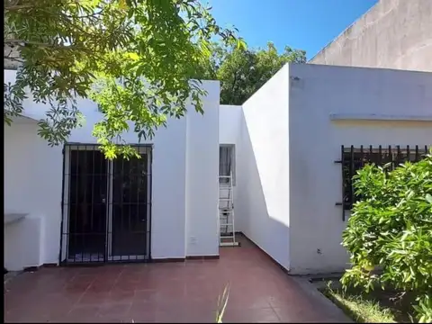 EN VENTA - CASA EN VENTA DOS DORMITORIOS - FISHERTON