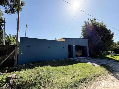 Casa en venta - 3 Dormitorios 1 Baño - Cochera - 250Mts2 - Villa Elisa 