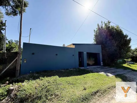 Casa en venta - 3 Dormitorios 1 Baño - Cochera - 250Mts2 - Villa Elisa