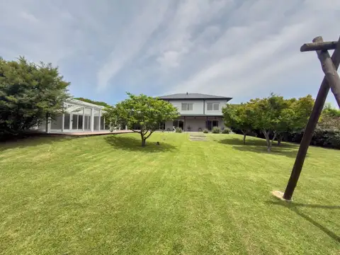 CASA EN VENTA BARRIO EL MIRADOR 6 DORMITORIOS