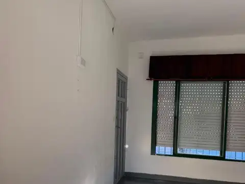 Casa en Alquiler con 2 cocheras