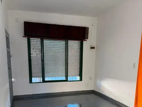 Casa en Alquiler con 2 cocheras