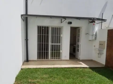Departamento 2 ambientes planta baja con cochera
