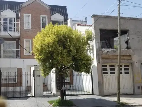 Departamento 2 ambientes planta baja con cochera