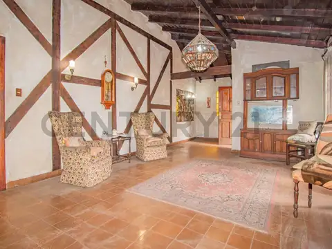 Casa en Venta con 2 cocheras