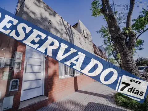 PH a refaccionar dividido en 2 deptos (uno de 3 amb y otro de 5 amb) con terraza.