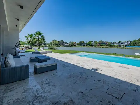 CASA EN VENTA TERRALAGOS A LA LAGUNA