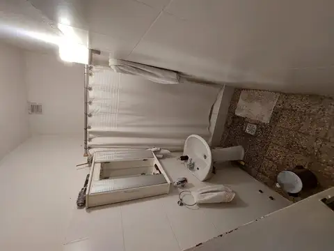 TIPO CASA 2 AMBIENTES AMPLIO CON GARAGE - PATIO - TERRAZA COMPARTIDA -