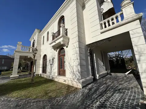 Casa 6 ambientes con 3 baños
