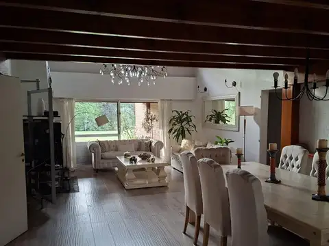 Casa en Alquiler Temporal con 2 cocheras