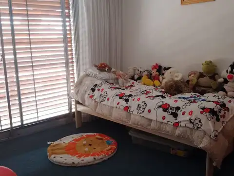 VENTA DE CASA 4 AMB COCHERA  LANUS ESTE