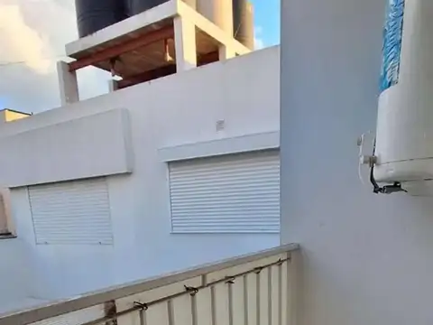 Depto Tipo Casa en Alquiler en Monte Castro, $ 680.000