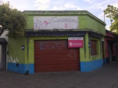 2 Locales en Venta  - Amplia Esquina  en Villa Masoni