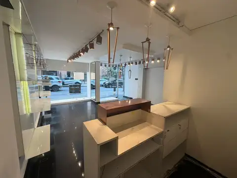 Alquilo Local Comercial, Dos Baños, con Deposito. Ituzaingo 585