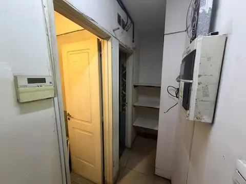 Alquilo Local Comercial, Dos Baños, con Deposito. Ituzaingo 585