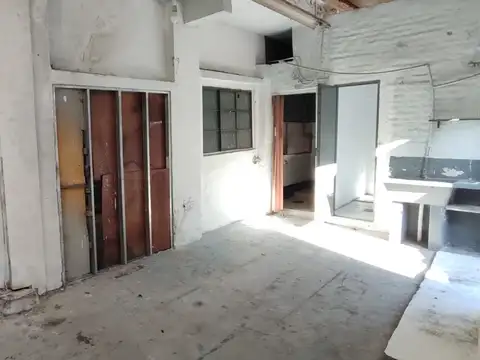 EN ALQUILER - DEPOSITO EN PH AL FONDO- AMPLIO PASILLO IDEAL GUARDADO DE MERCADERIA