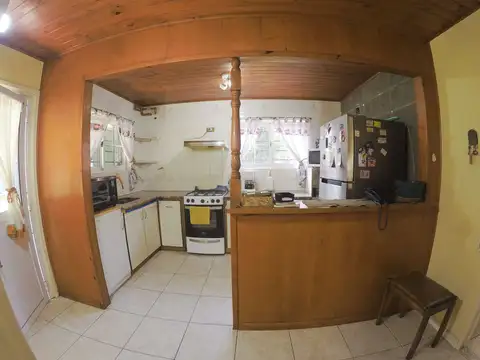 Casa 4 ambientes con 2 baños