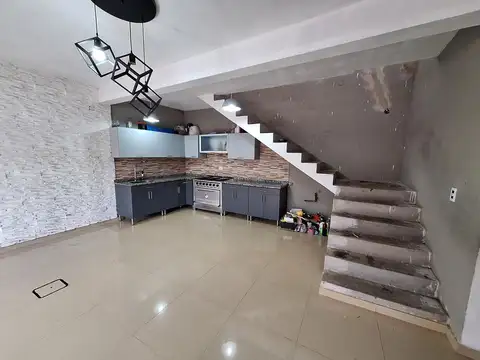 VENTA CASA MULTIFAMIAR CIUDAD EVITA